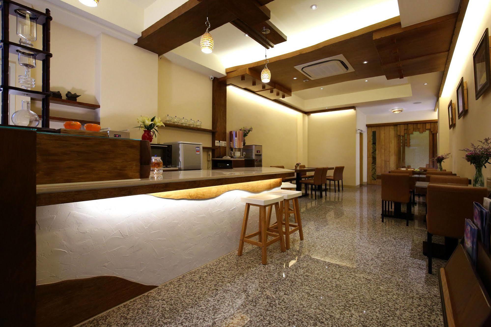 Xiao Songzi Station Maeda Elevator Guesthouse Hualien City Exterior photo