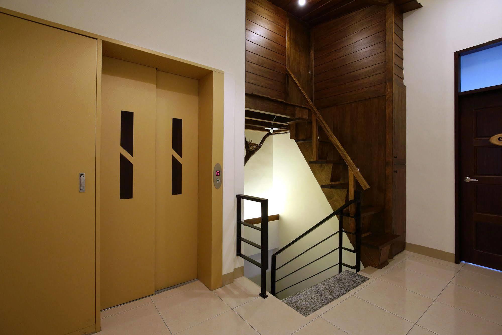 Xiao Songzi Station Maeda Elevator Guesthouse Hualien City Exterior photo