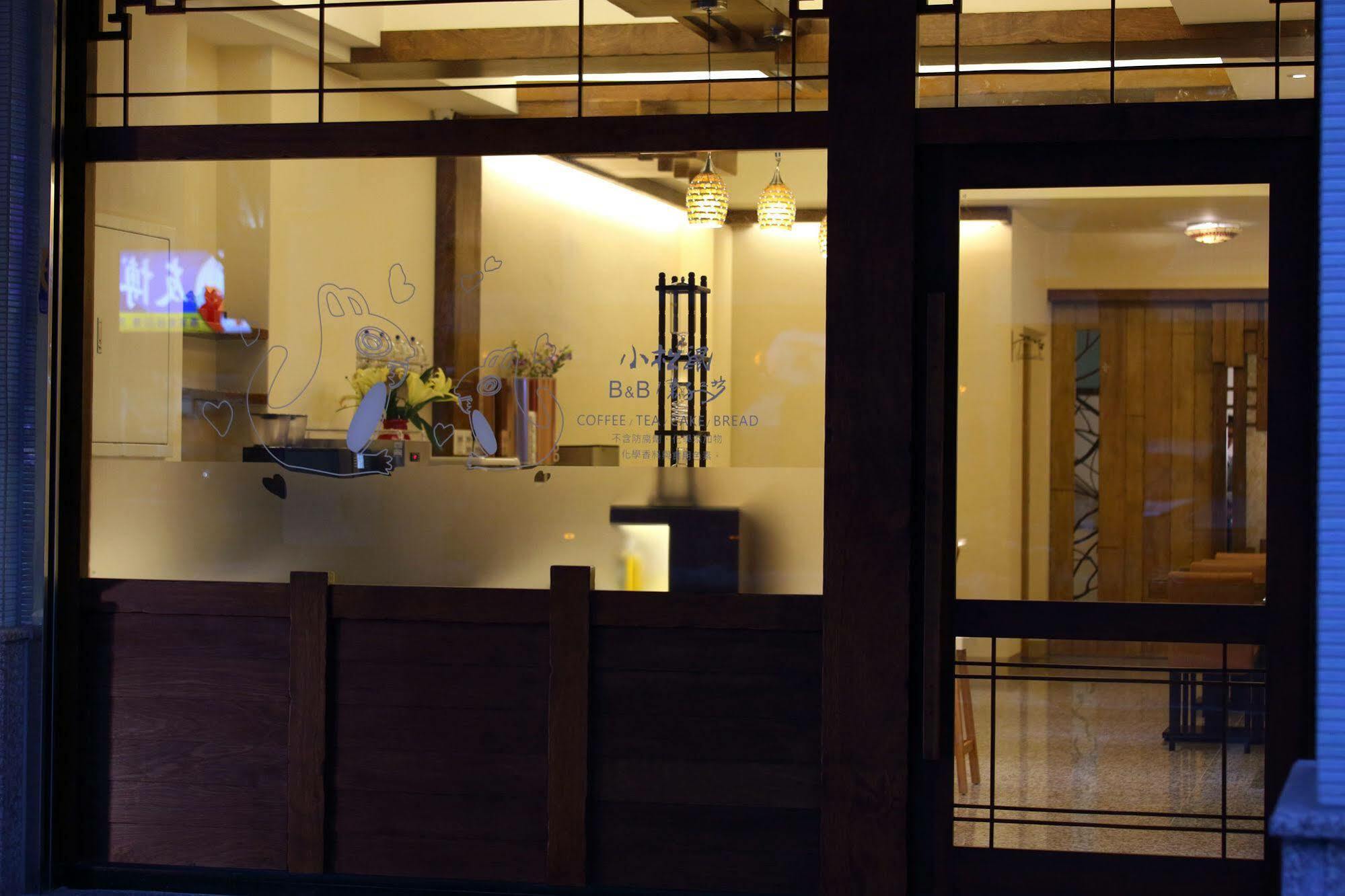 Xiao Songzi Station Maeda Elevator Guesthouse Hualien City Exterior photo
