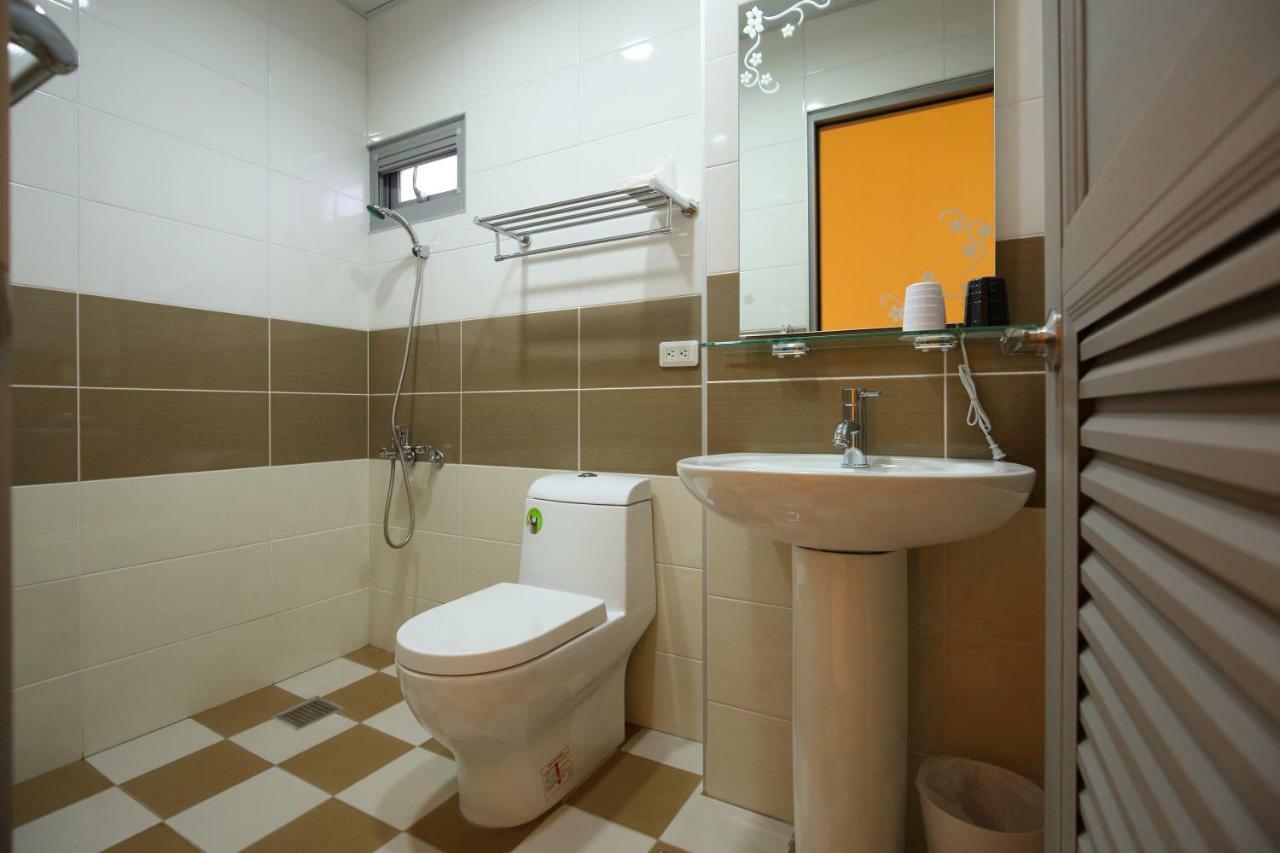 Xiao Songzi Station Maeda Elevator Guesthouse Hualien City Exterior photo